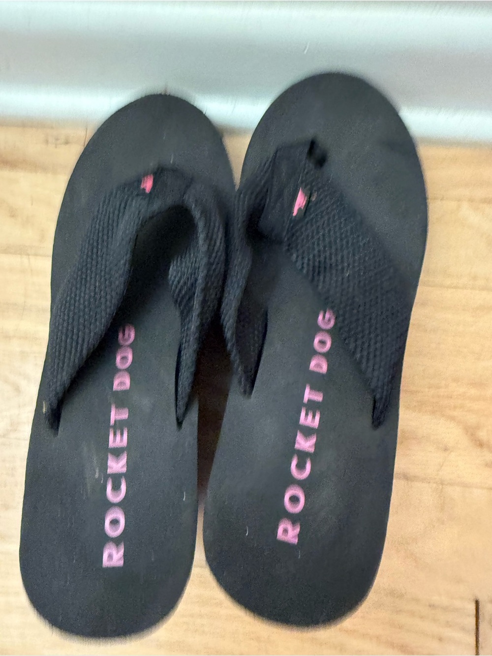 Rocket Dog Black Flip Flop Sandals with Pink Logo